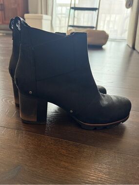 Sorel Black Leather Ankle Booties with Block Heel